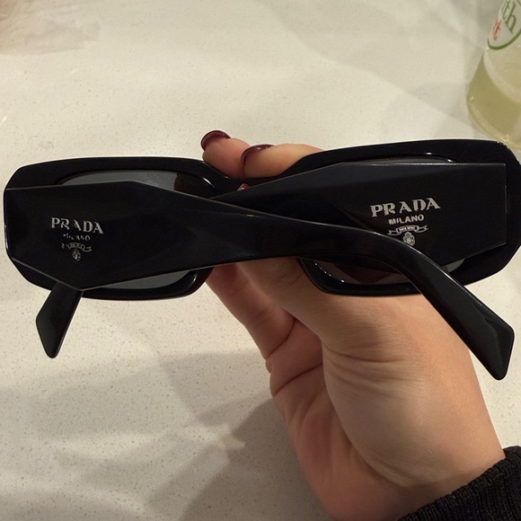 Prada sunglasses - Picture 5 of 11